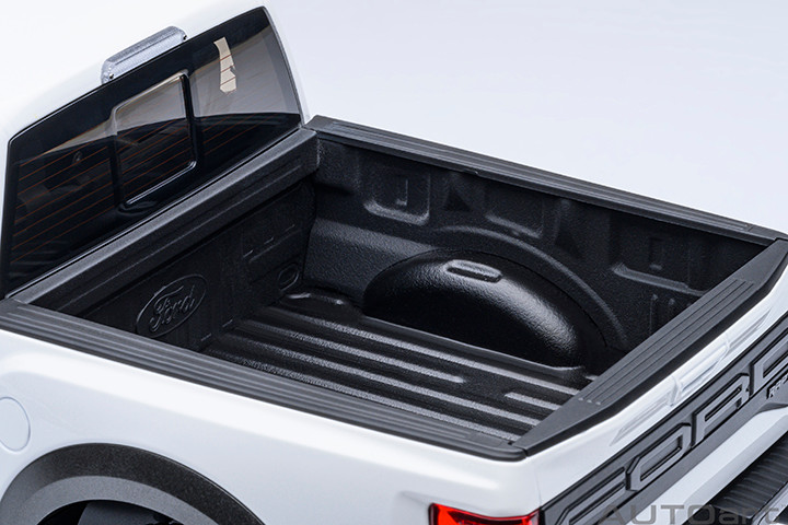 1/18 AUTOart 2019 Ford F-150 Raptor Supercrew (Oxford White) Car Model