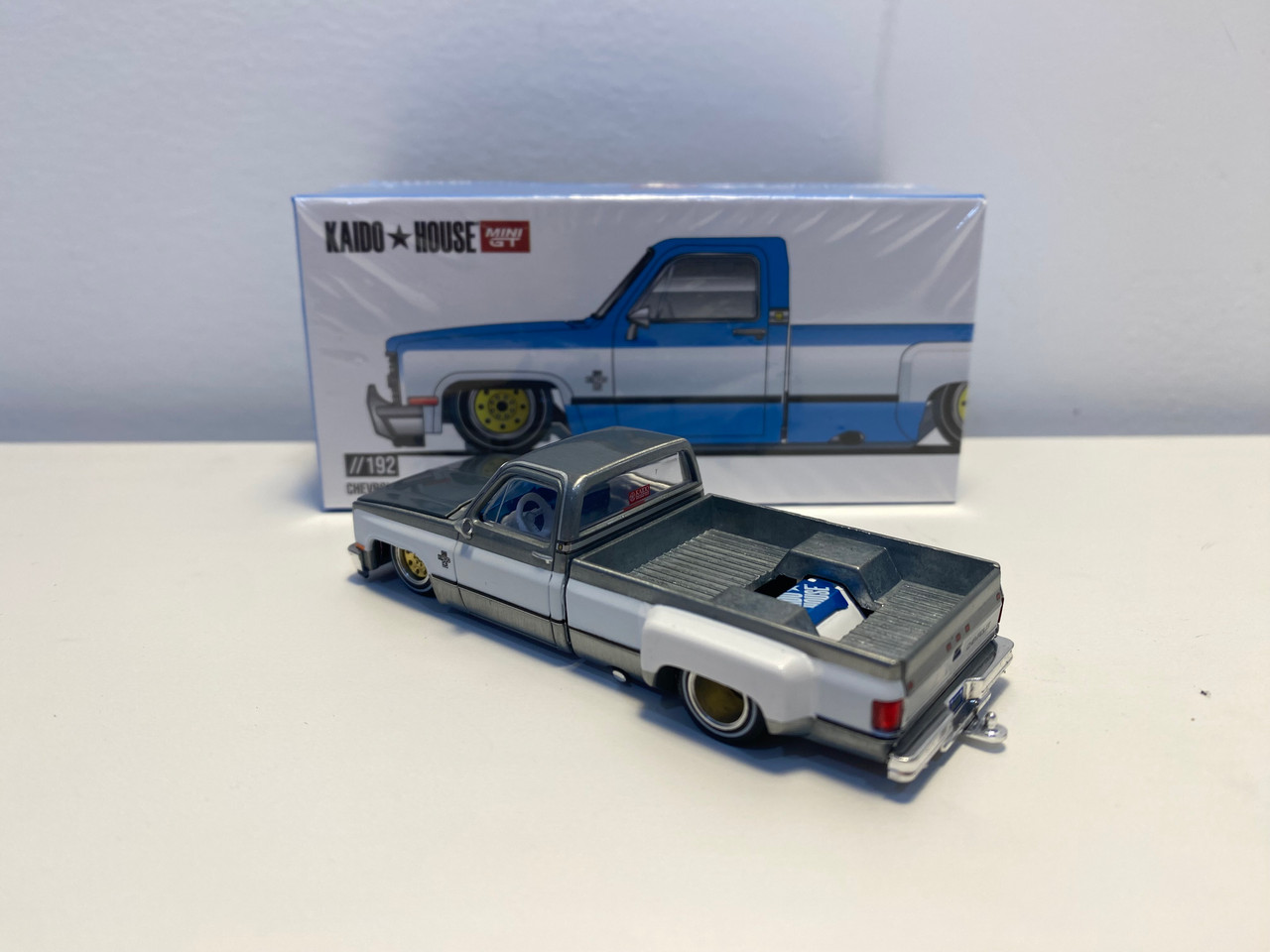 CHASE CAR 1/64 Kaido House Chevrolet Silverado Dually Vintage Spec V1 China Edition Diecast Car Model