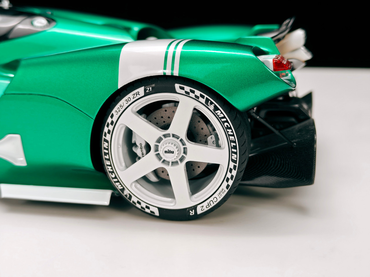 1/18 Frontiart Nilu27 Inna-Green Car Model Limited Edition 100