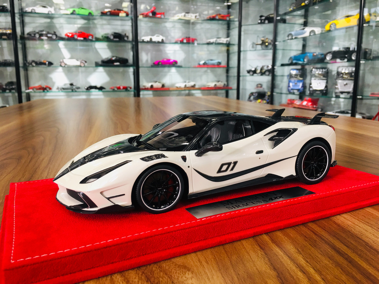 1/18 Mansory Ferrari 488 Siracusa 4xx in Pearl White w/ Red Brake Caliper Resin Car Model Limited