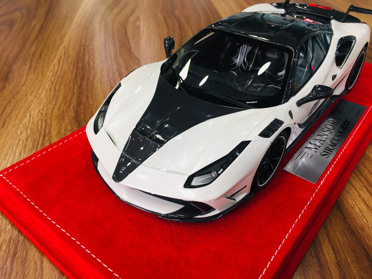 1/18 Mansory Ferrari 488 Siracusa 4xx in Pearl White w/ Red Brake Caliper Resin Car Model Limited