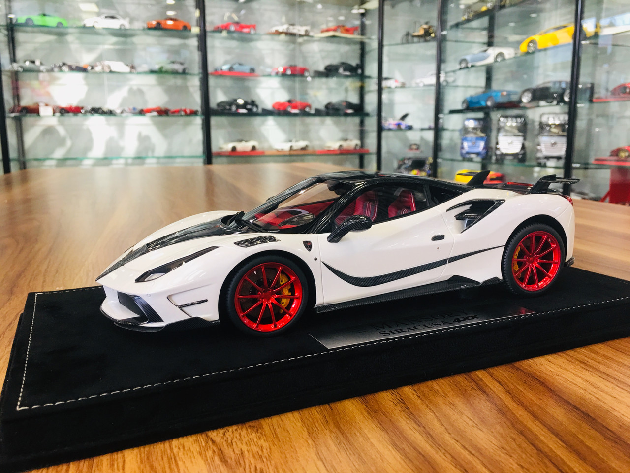 1/18 Mansory Ferrari 488 Siracusa 4xx in Pearl White w/ Red Wheels & Yellow Brake Caliper Resin Car Model Limited