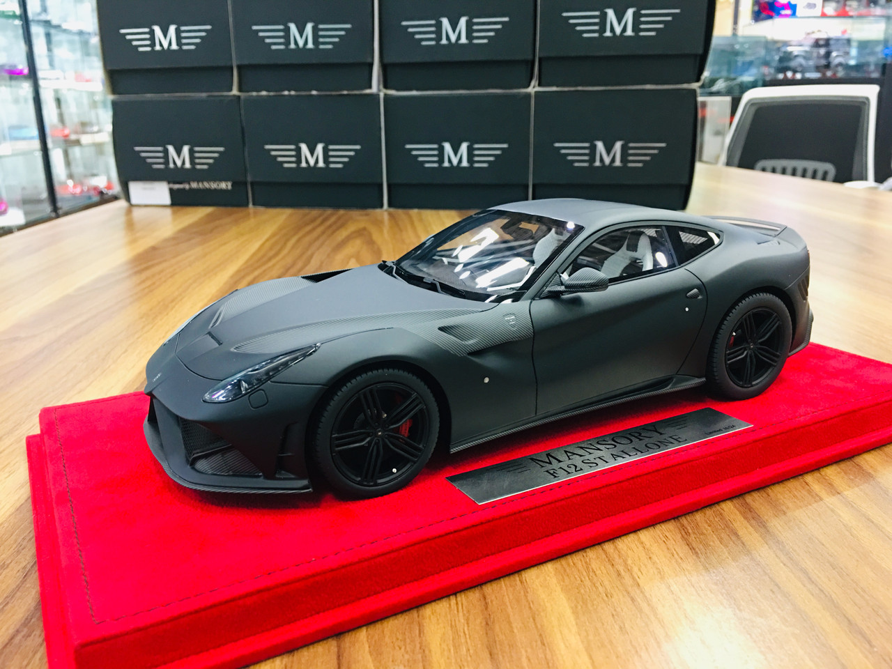 1/18 フェラーリF12カスタム 1/18 Mansory Ferrari F12 (Matte Black) Resin Car Model