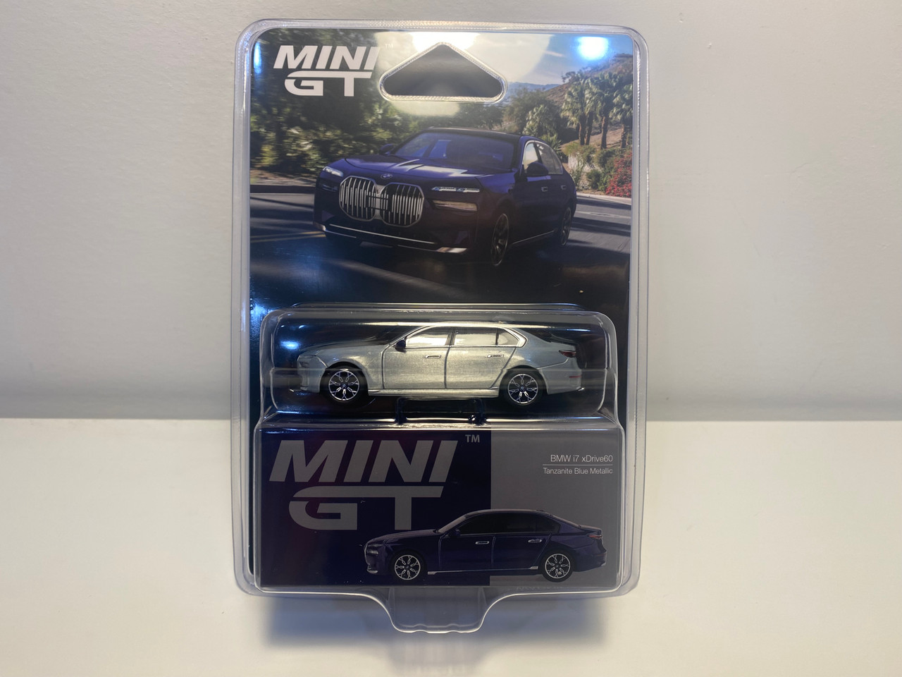 CHASE CAR 1/64 Mini GT BMW i7 xDrive60 (Chrome Silver) Car Model