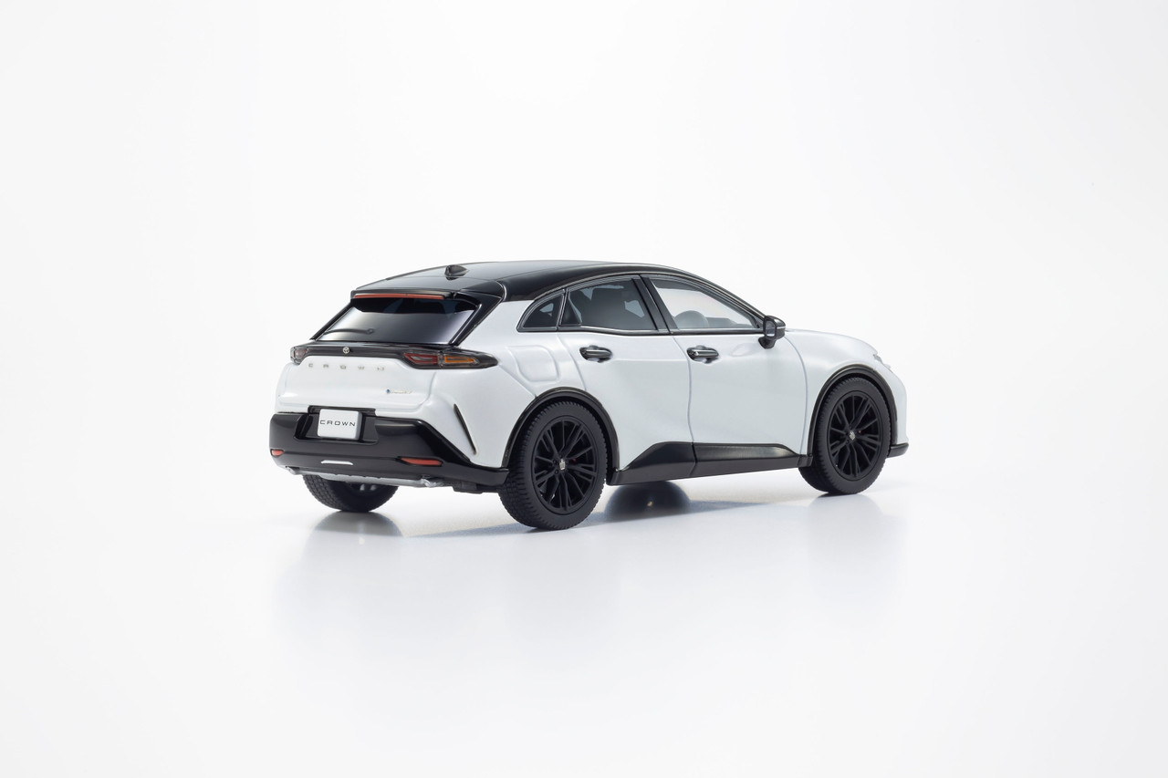 Toyota Crown RS ミニカー ホワイト（①090） 1/43 Kyosho Toyota Crown Sport RS (White) Car Model - LIVECARMODEL.com
