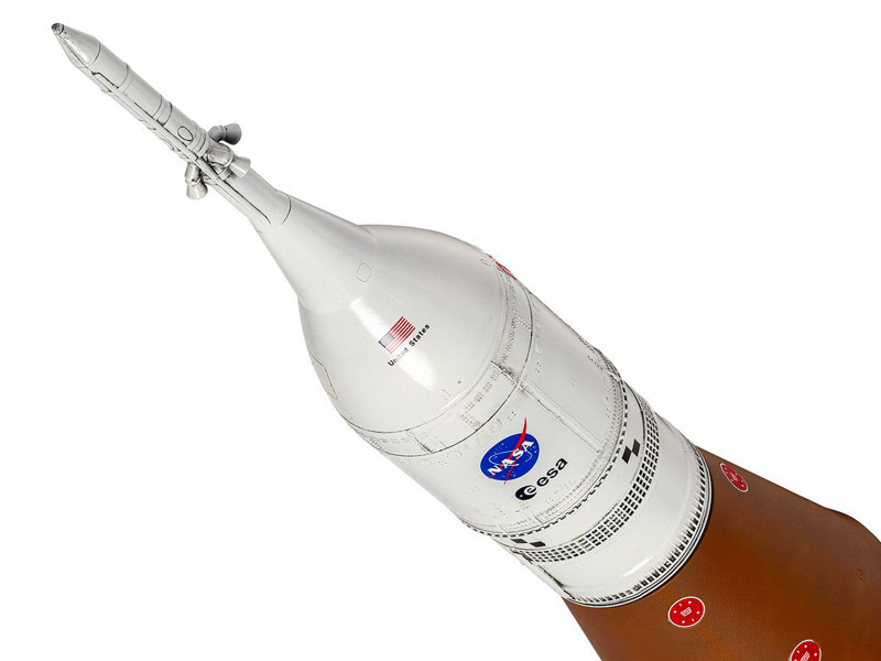 Level 3 Model Kit NASA Space Launch System Artemis Gift Set 1/144 Plastic Model Kit by Airfix