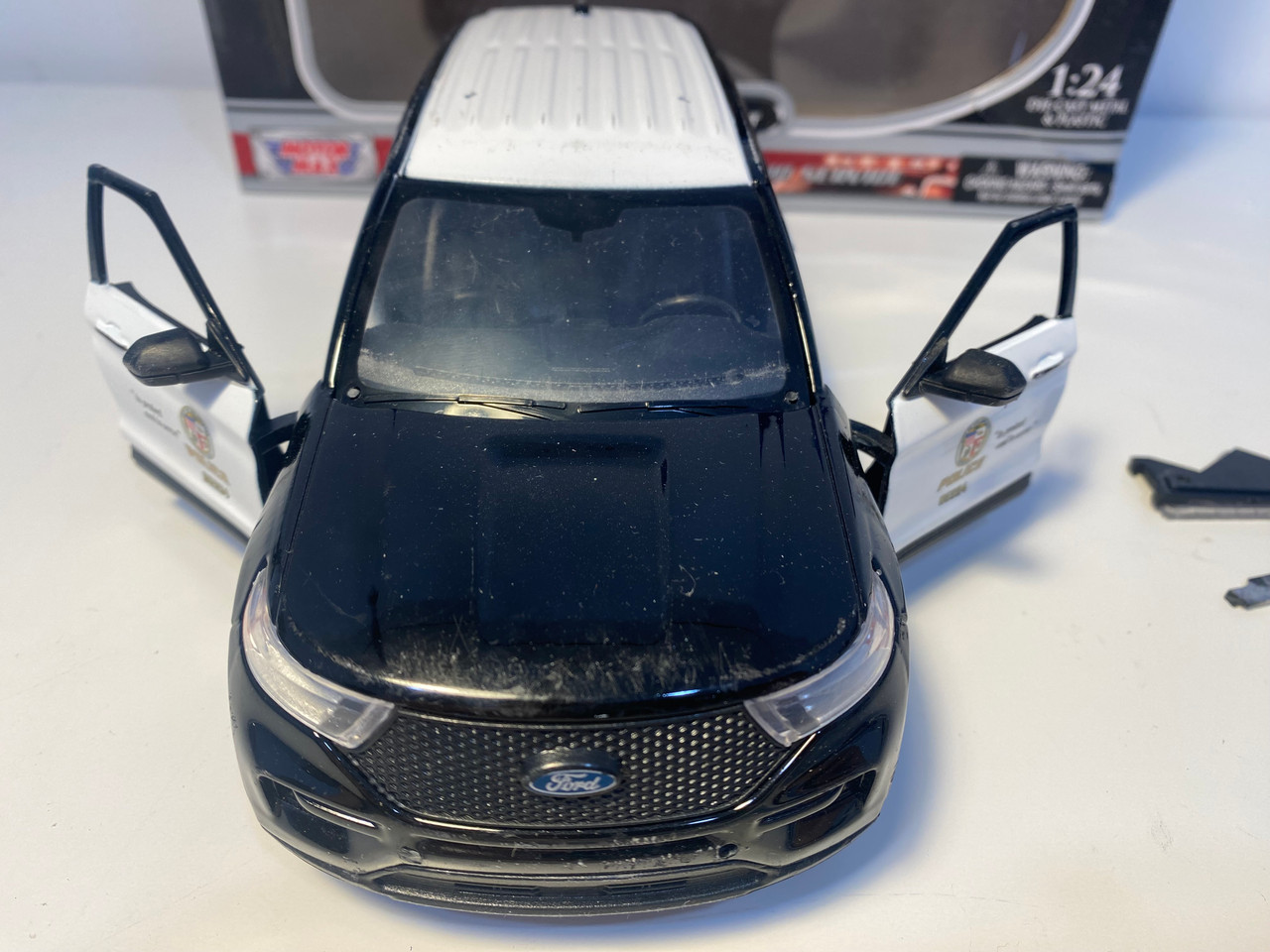 DAMAGED AS-IS 1/24 Motormax 2022 Ford Explorer Police Interceptor Utility Black and White "Los Angeles Police Department (LAPD)" Diecast Car Model