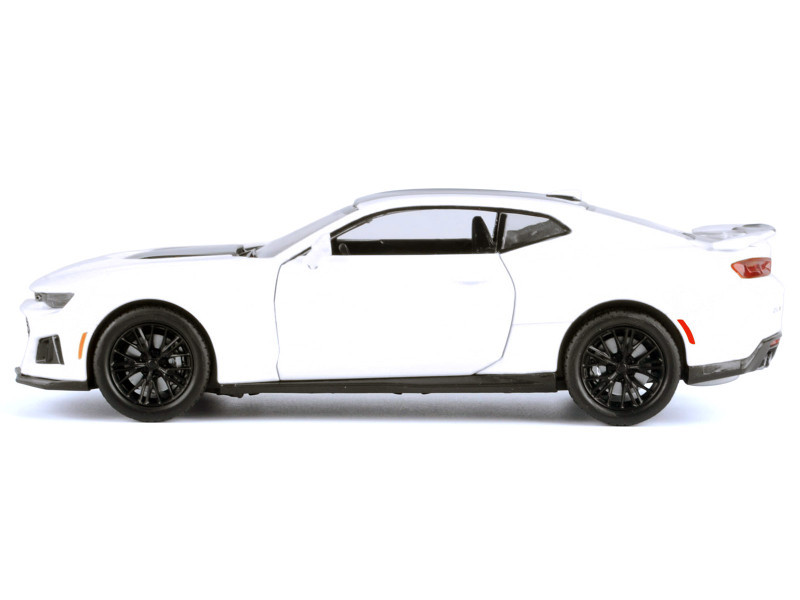 2017 Chevrolet Camaro ZL1 White 1/24 Diecast Model Car by Motormax