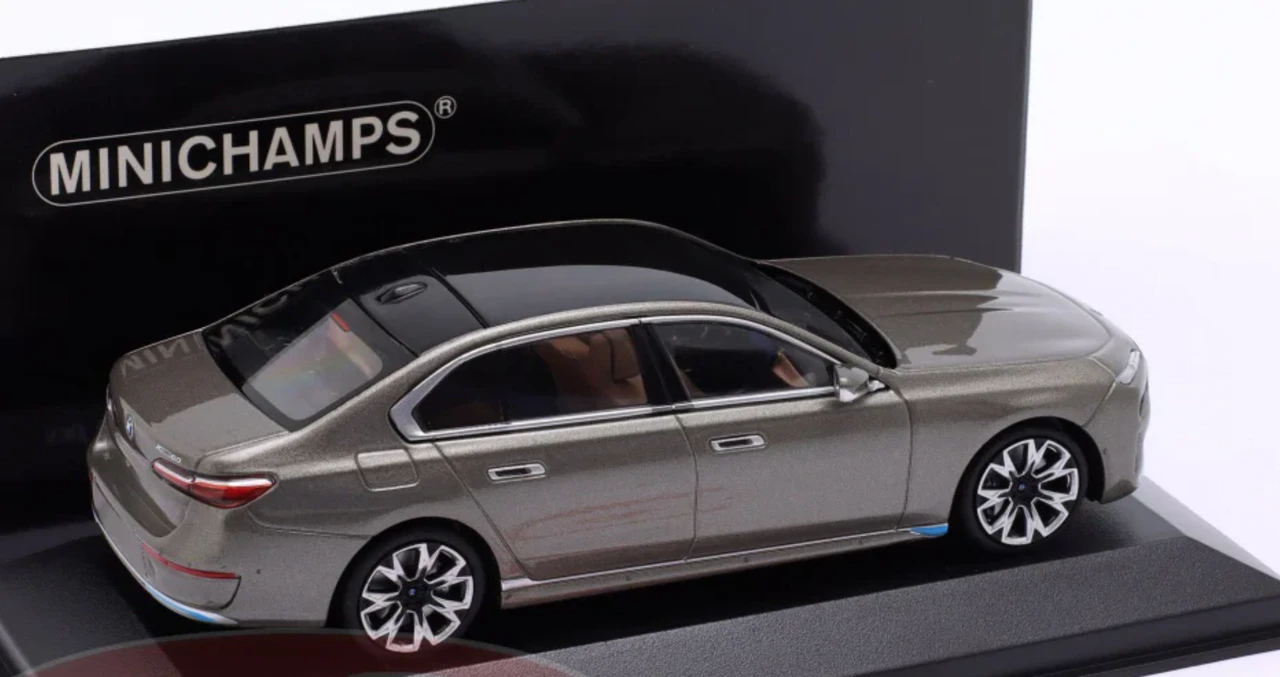 1/43 Minichamps 2023 BMW i7 (Grey Metallic) Diecast Car Model