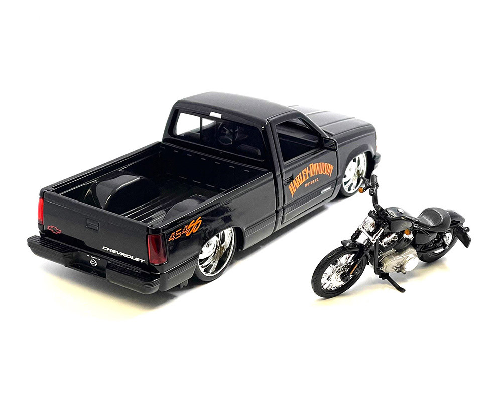 1/24 Maisto 1993 Chevrolet 454SS Pick-Up & 2007 XL 1200N Nightster