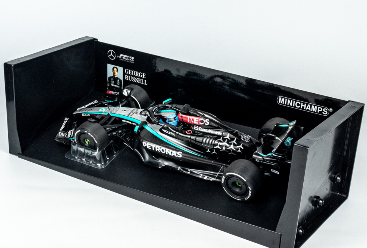 DAMAGED AS-IS 1/18 Minichamps 2024 Formula 1 Mercedes-AMG Petronas F1 Team W15 E Performance George Russell #63 Car Model