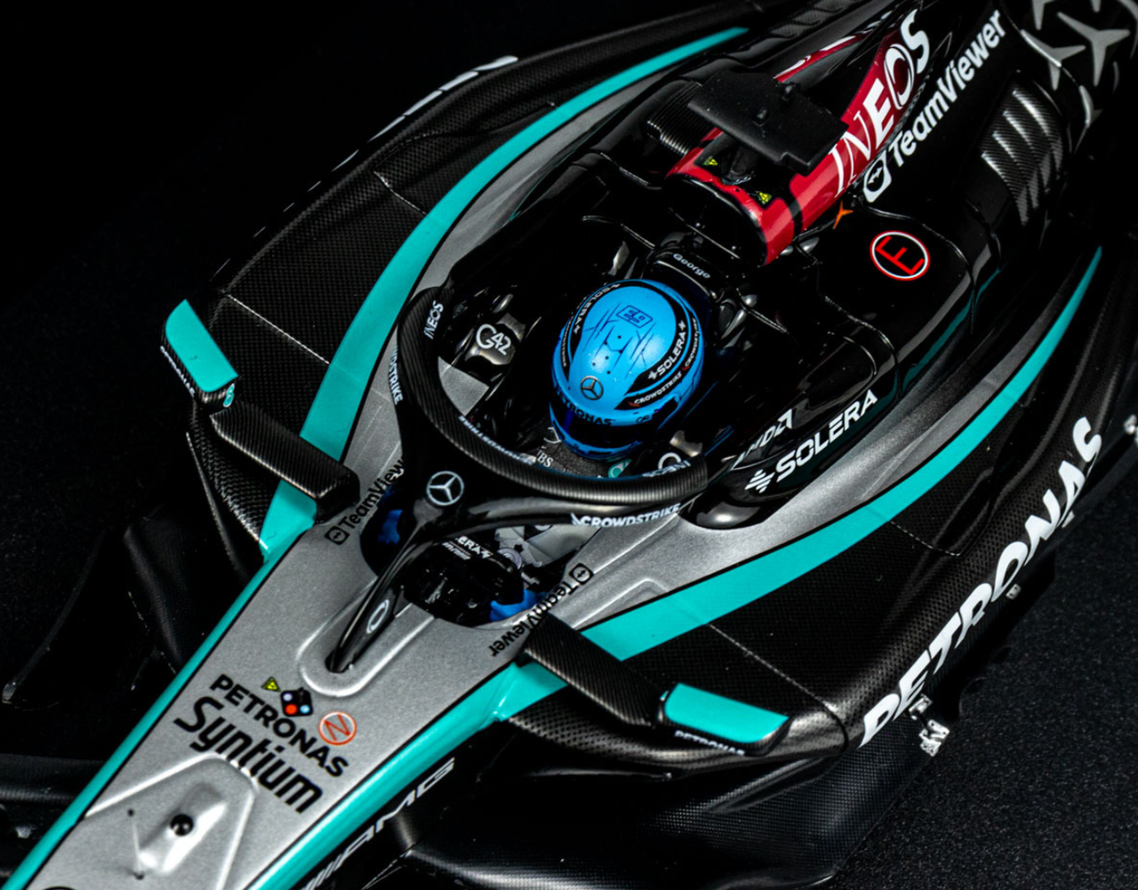 DAMAGED AS-IS 1/18 Minichamps 2024 Formula 1 Mercedes-AMG Petronas F1 Team W15 E Performance George Russell #63 Car Model