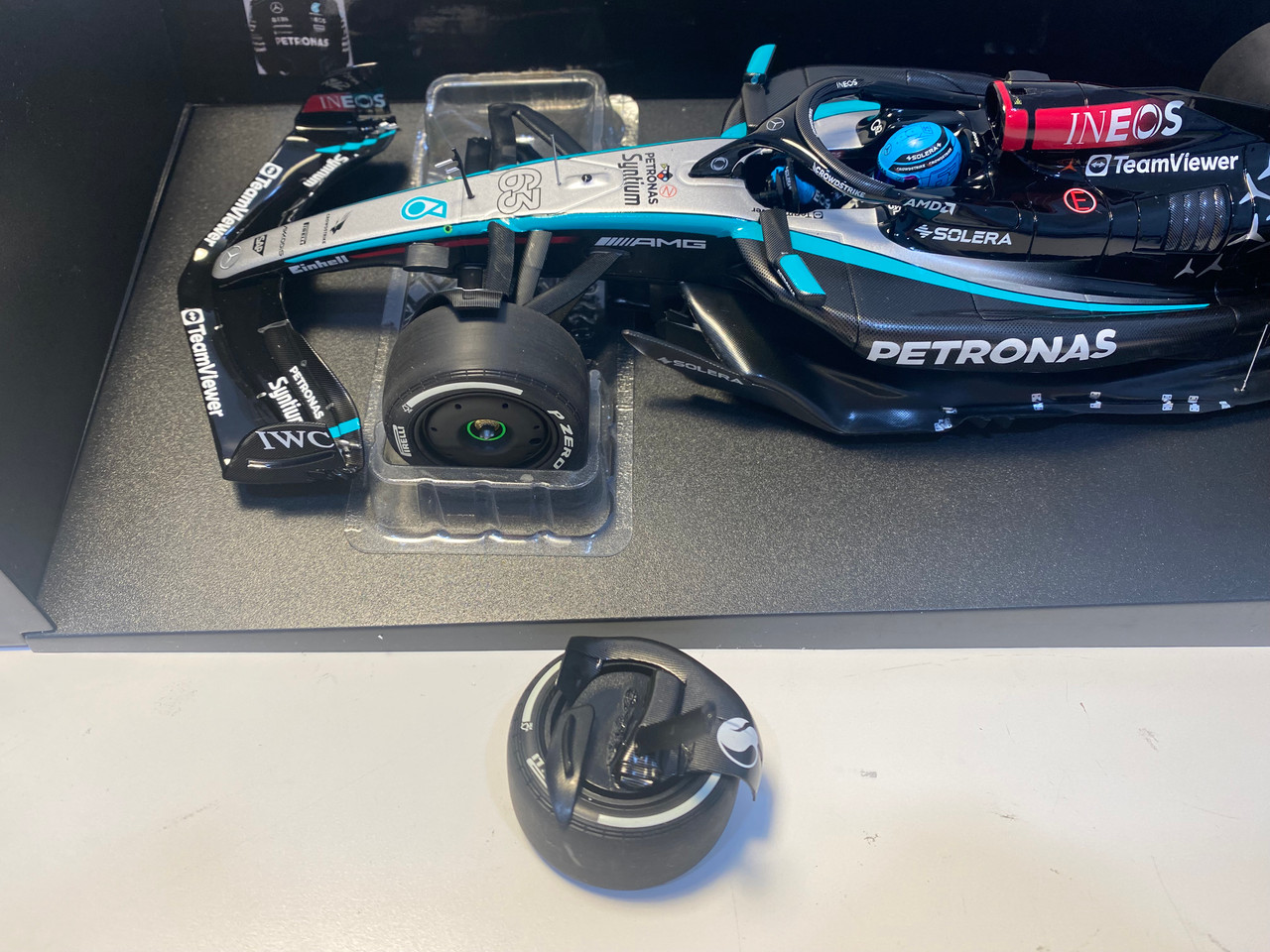 DAMAGED AS-IS 1/18 Minichamps 2024 Formula 1 Mercedes-AMG Petronas F1 Team W15 E Performance George Russell #63 Car Model