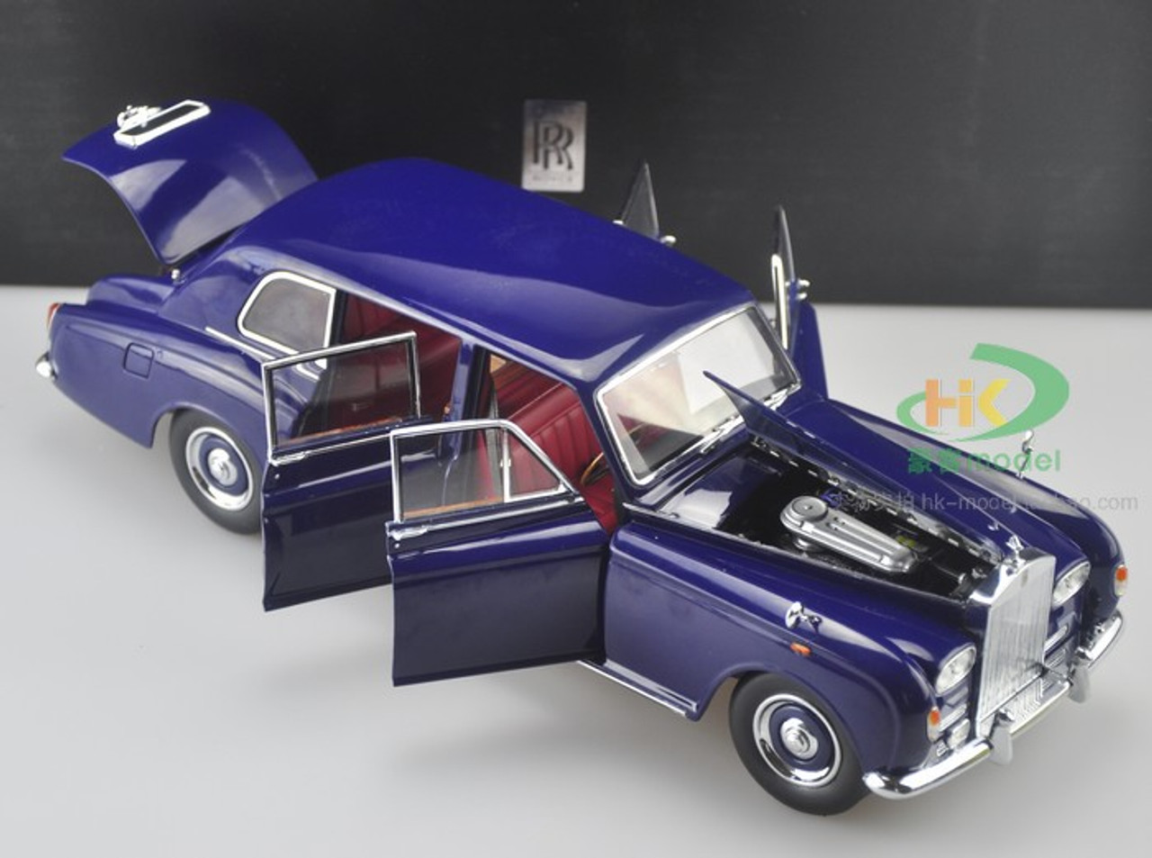 1/18 Dealer Edition 1967 Rolls-Royce Phantom VI Hardtop (Blue) Diecast Car Model