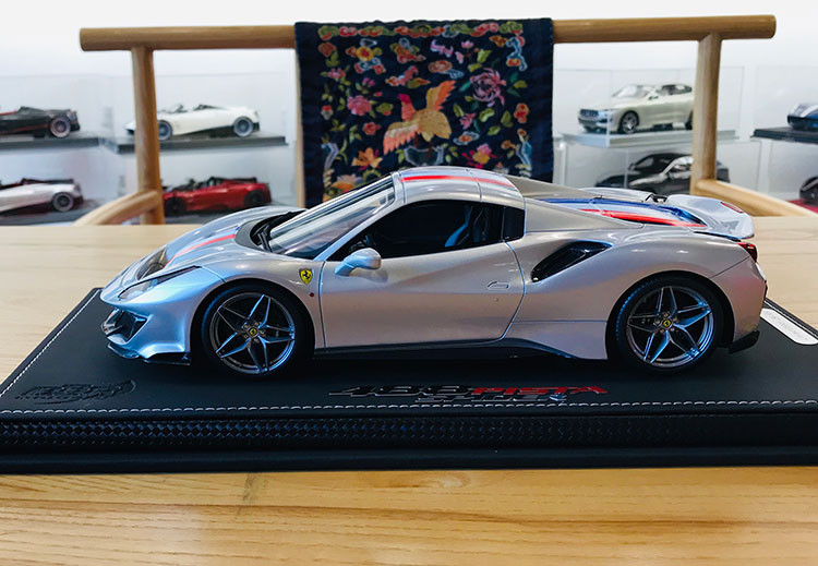 1/18 BBR Ferrari 488 Pista Spider Closed Roof (Grey Argento