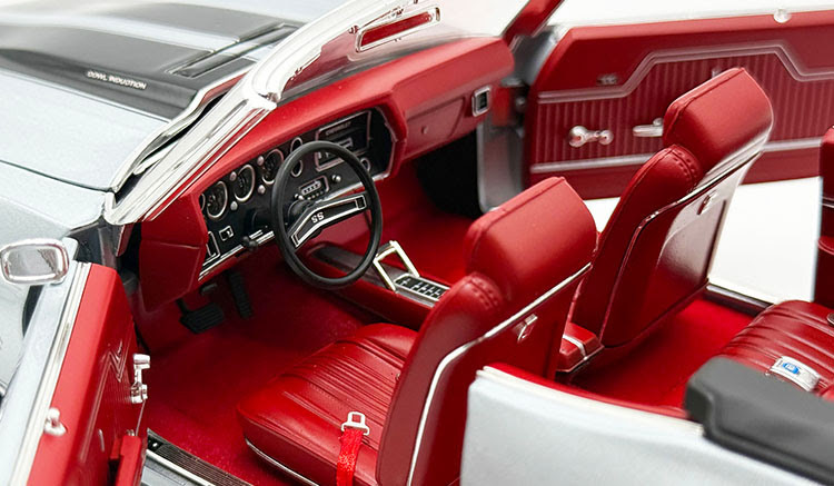 1/18 ACME 1970 Chevrolet Chevelle SS LS6 Convertible (Cortez Silver with Red Interior) Diecast Car Model