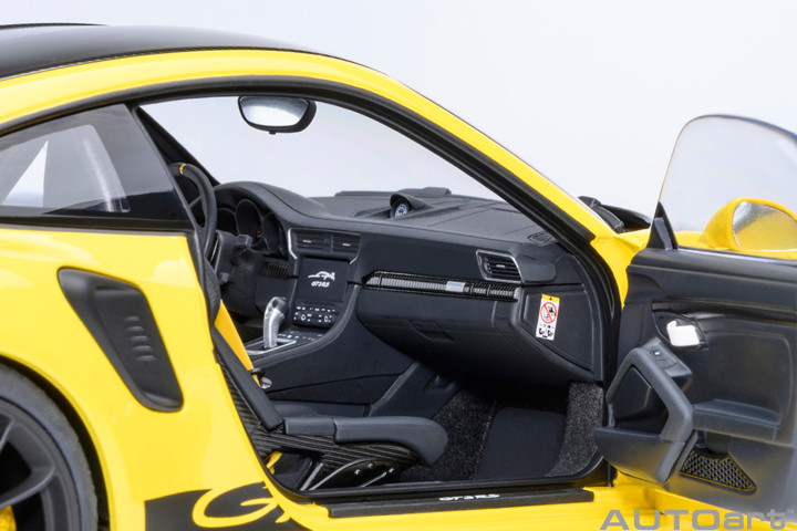 1/18 AUTOart Porsche 911 (991.2) GT3 RS Weissach Package (Racing