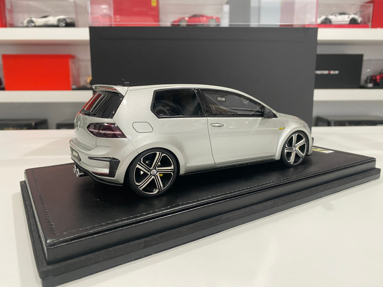1/18 OTTO 2014 Volkswagen Golf A7 R400 Concept Glasurit MA141.80 Resin Car Model with Custom Mounted Display Showcase