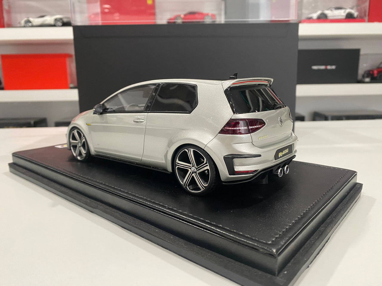 1/18 OTTO 2014 Volkswagen Golf A7 R400 Concept Glasurit MA141.80 Resin Car Model with Custom Mounted Display Showcase