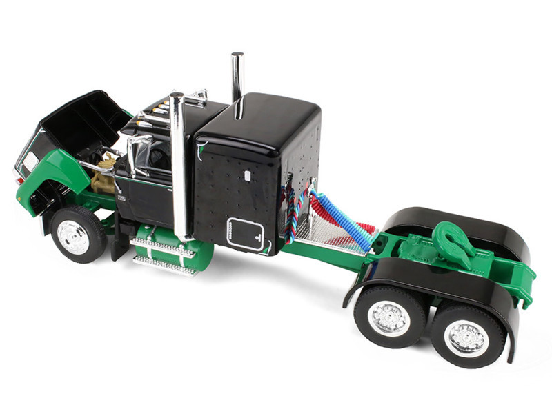 1/64 First Gear Ford LTL 9000 with 60” Flat Top Sleeper & 45’ Wilson Vintage Livestock Trailer (Black & Green) Diecast Model