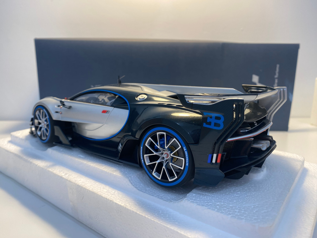 DEFECT USED CONDITION AS-IS 1/18 AUTOart Bugatti Vision Gran Turismo (Silver & Blue Carbon) Car Model
