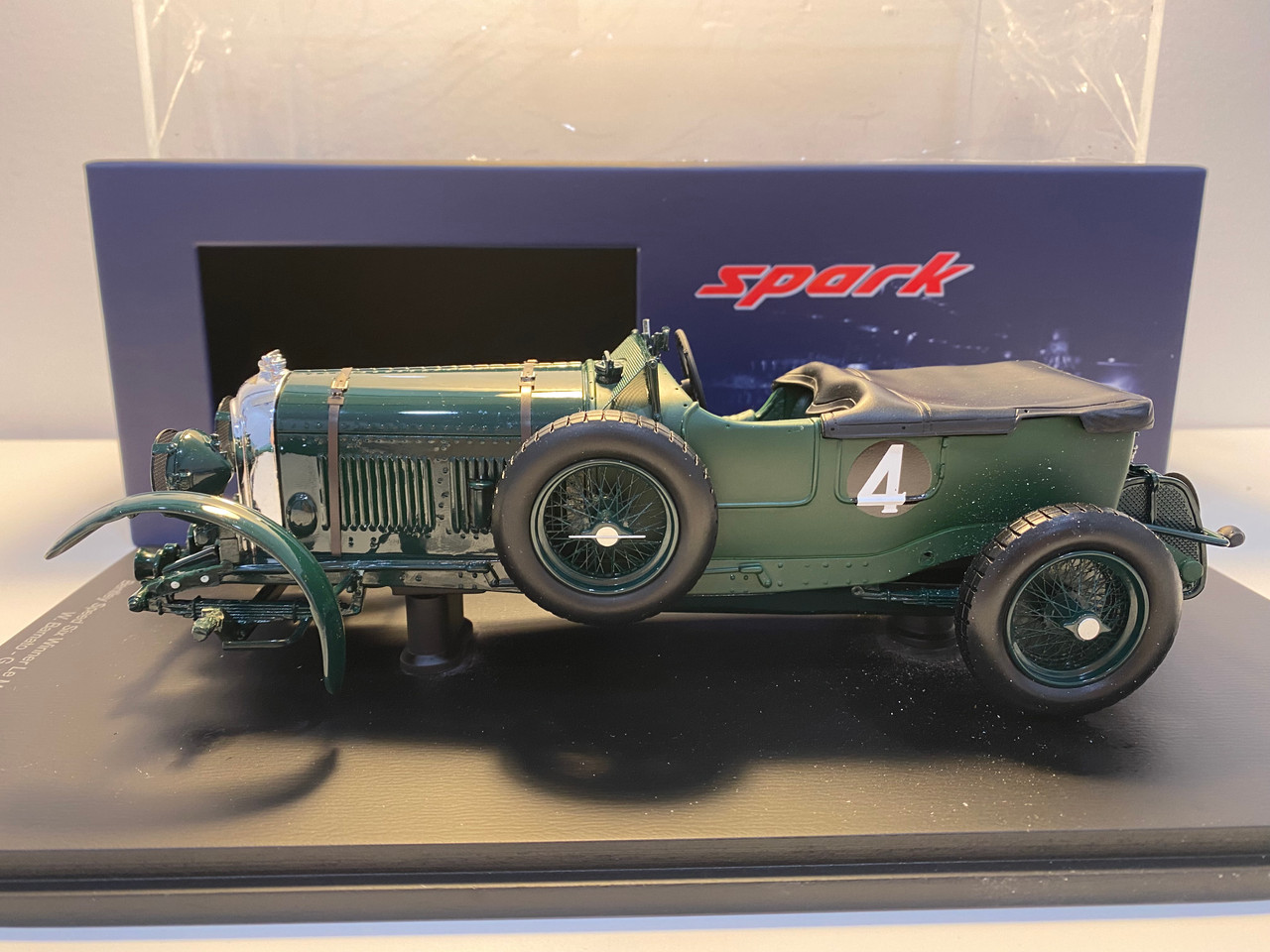 DAMAGED AS-IS 1/18 Spark 1930 Bentley Speed Six #4 Winner 24h LeMans Team Bentley Woolf Barnato, Glen Kidston Car Model