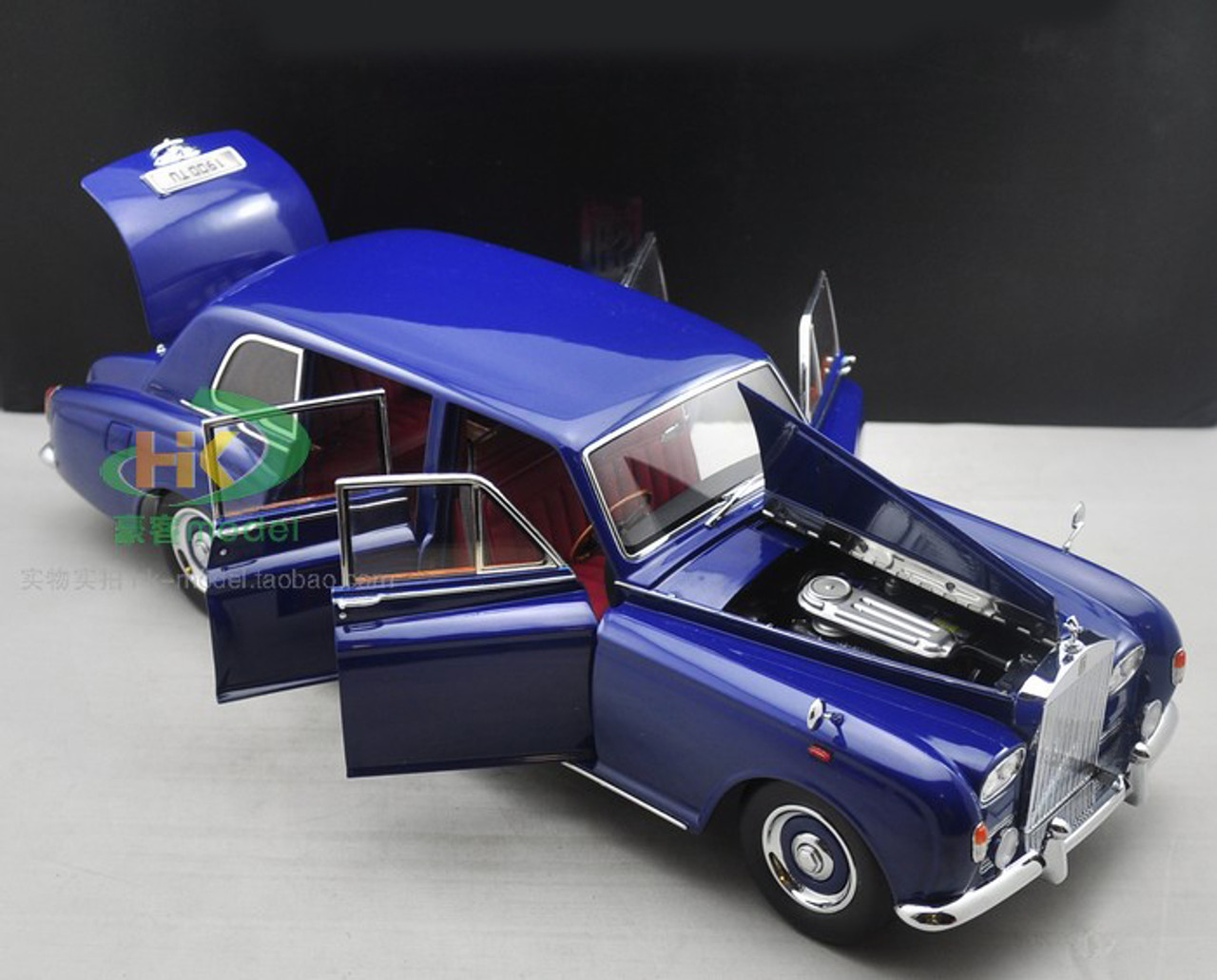 1/18 Dealer Edition 1967 Rolls-Royce Phantom V Hardtop (Blue) Diecast Car Model