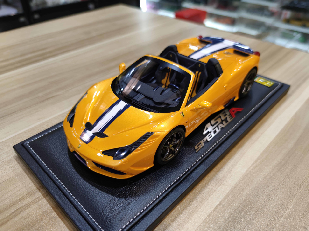 1/18 BBR Ferrari 458 Speciale Aperta Speciale A (Yellow w/ Blue