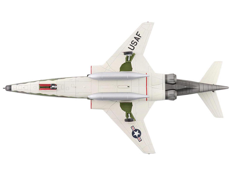 McDonnell RF-101A Voodoo Fighter Aircraft "54-1512 363rd Tactical Reconnaissance Wing Udorn Royal Thai Air Force Base" (1965) United States Air Force "Air Power Series" 1/72 Diecast Model by Hobby Master