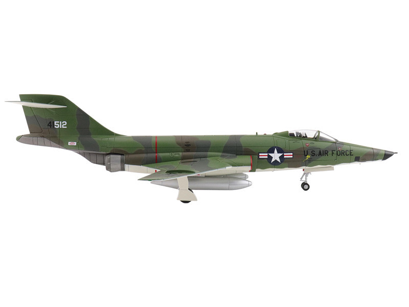 McDonnell RF-101A Voodoo Fighter Aircraft "54-1512 363rd Tactical Reconnaissance Wing Udorn Royal Thai Air Force Base" (1965) United States Air Force "Air Power Series" 1/72 Diecast Model by Hobby Master