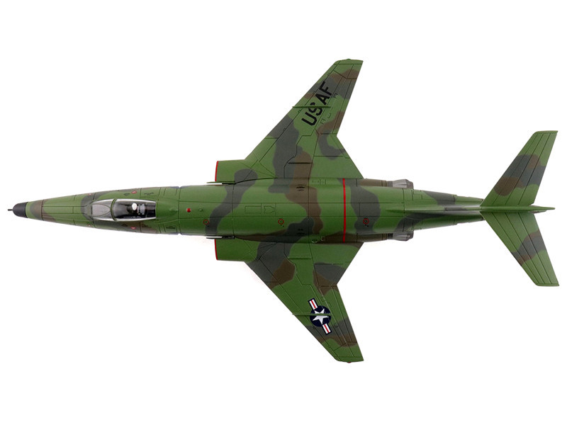 McDonnell RF-101A Voodoo Fighter Aircraft "54-1512 363rd Tactical Reconnaissance Wing Udorn Royal Thai Air Force Base" (1965) United States Air Force "Air Power Series" 1/72 Diecast Model by Hobby Master