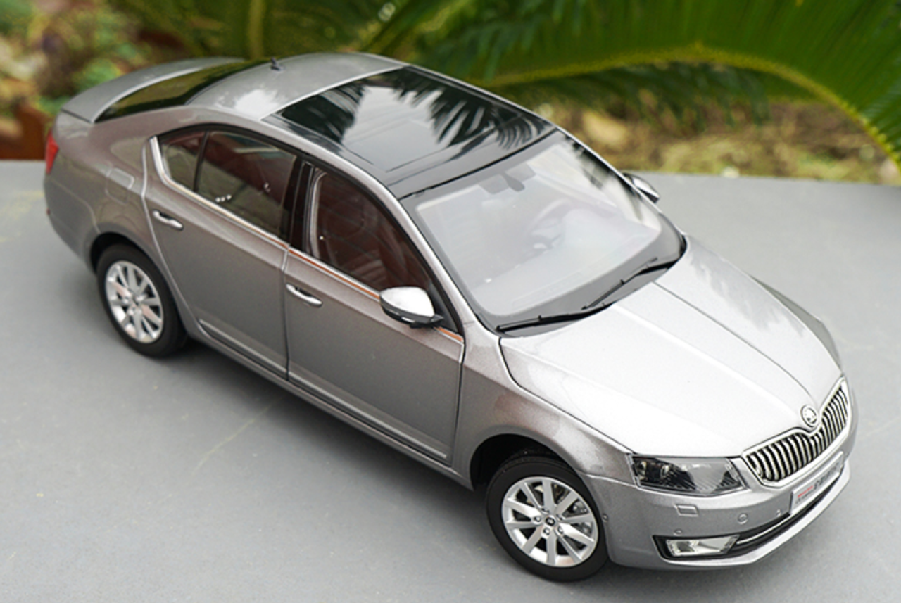 1/18 Dealer Edition SKODA OCTAVIA (Silver Grey) Diecast Car Model