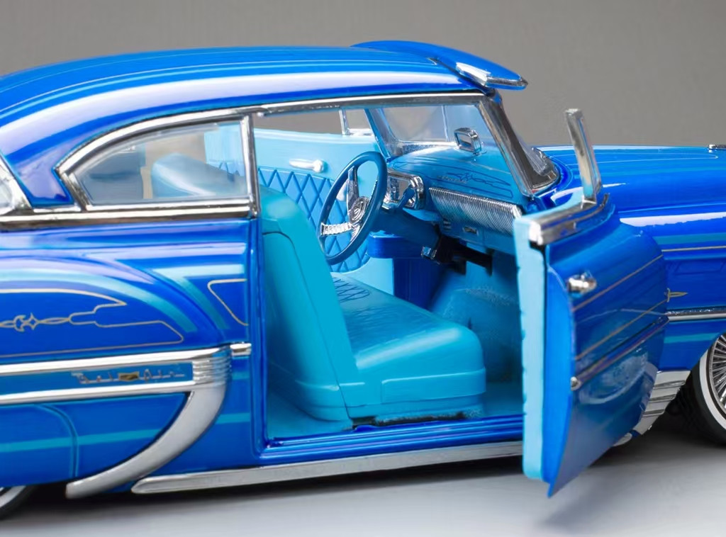 1/18 Sunstar 1954 Chevrolet Bel Air Hard Top Coupe Lowrider (Blue