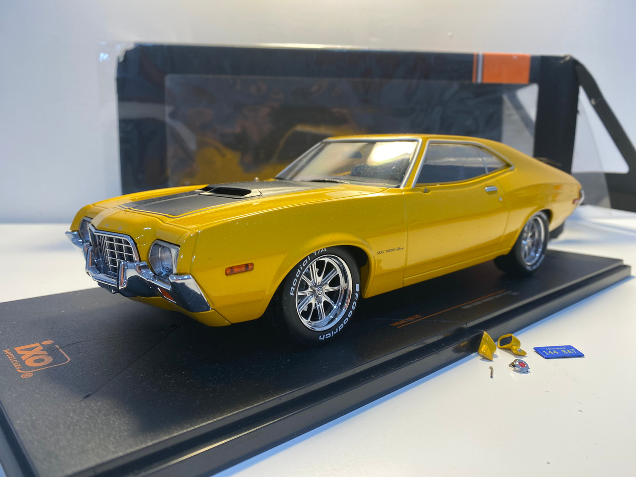 DAMAGED AS-IS 1/18 Ixo 1972 Ford Gran Torino Sport (Yellow Metallic) Diecast Car Model