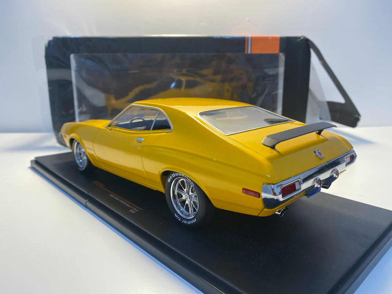 DAMAGED AS-IS 1/18 Ixo 1972 Ford Gran Torino Sport (Yellow Metallic) Diecast Car Model