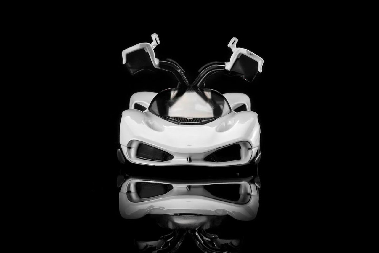1/64 Motorhelix Nilu 27 (Suzuka White) Diecast Car Model