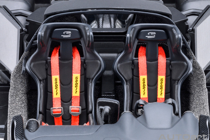 1/18 AUTOart McLaren Senna GTR (Silica White) Car Model