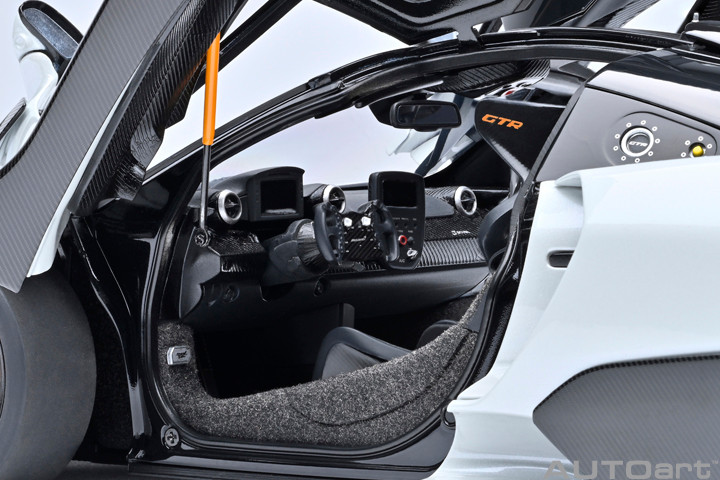 1/18 AUTOart McLaren Senna GTR (Silica White) Car Model