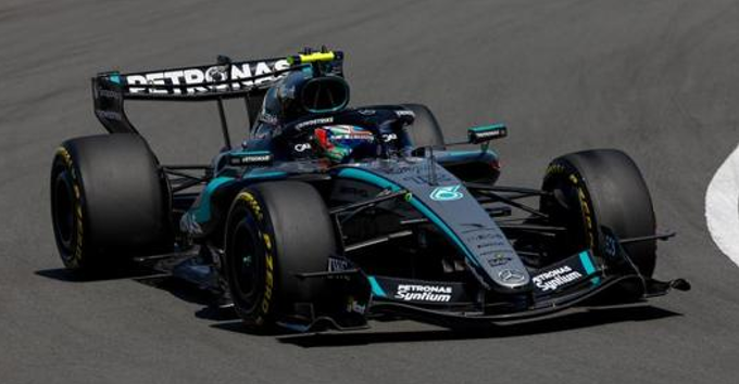 1/18 Spark 2026 Formula 1 Mercedes-AMG PETRONAS Formula One Team W17 No.12 Winner Chinese GP 2026 Kimi Antonelli Car Model