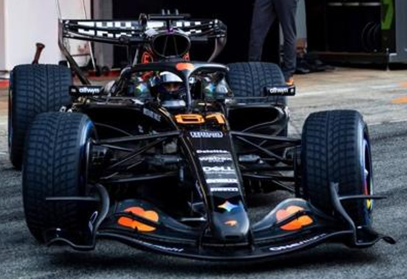 1/43 Spark 2026 Formula 1 McLaren Mastercard Formula 1 Team MCL40 Barcelona Pre-Season Shakedown 2026 Oscar Piastri Car Model