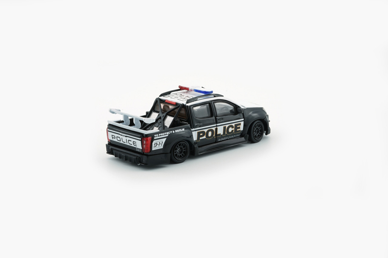 1/64 BMC 2018 Isuzu D-Max Low Rider Fake Police Car Diecast Car