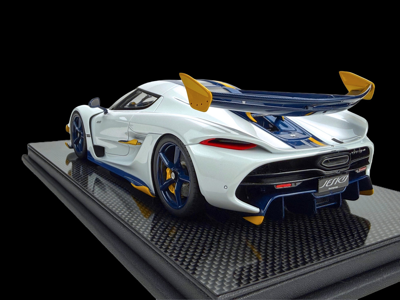 1/18 Frontiart 1/18 Koenigsegg Jesko 7359 Crystal White Car Model Limited 100 Pieces
