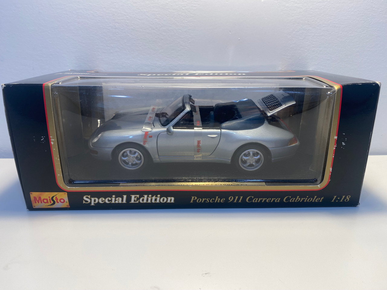 1/18 Maisto 1994 Porsche 911 Carrera Cabriolet (Silver) Diecast Car Model