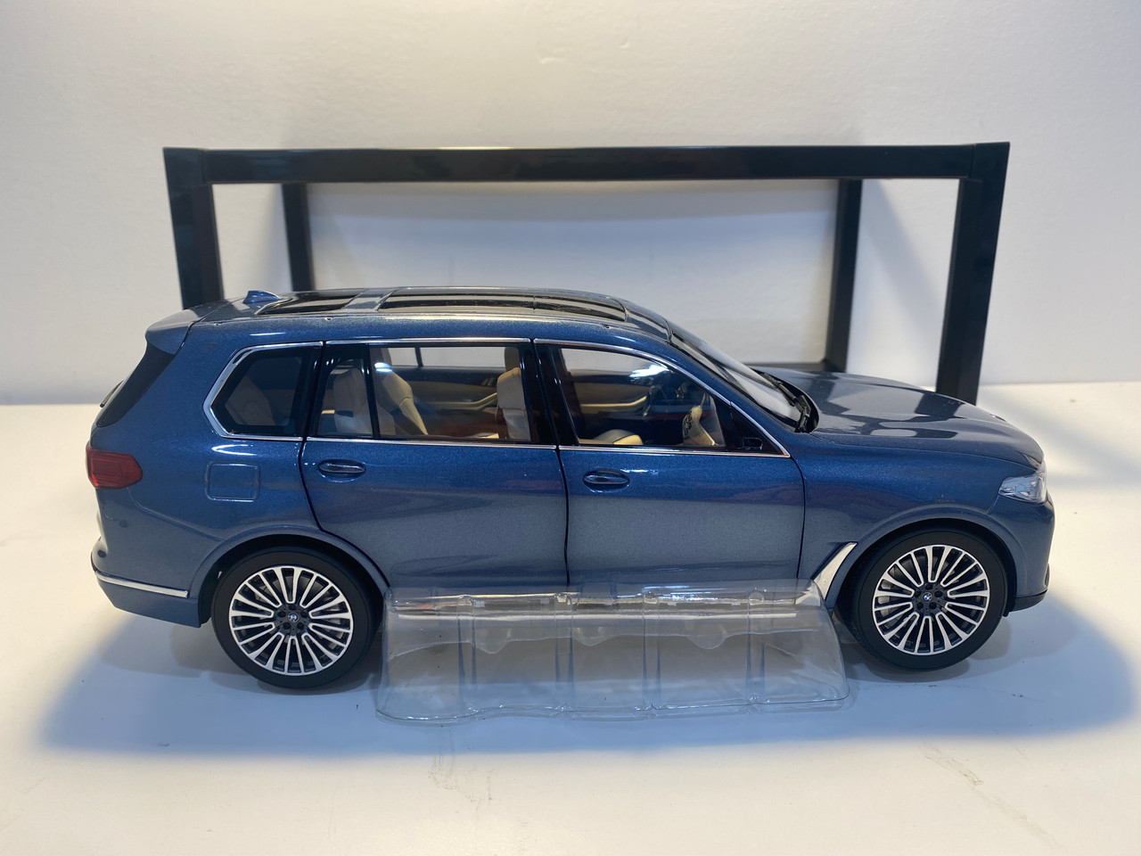 DAMAGED AS-IS 1/18 Dealer Edition BMW X7 G07 (Phytonic Blue) Diecast Car Model