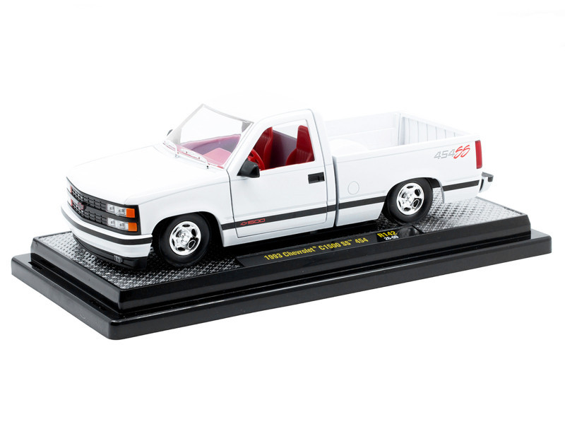1/24 M2 Machines  1993 Chevrolet C1500 SS 454 (White) Diecast Car Model