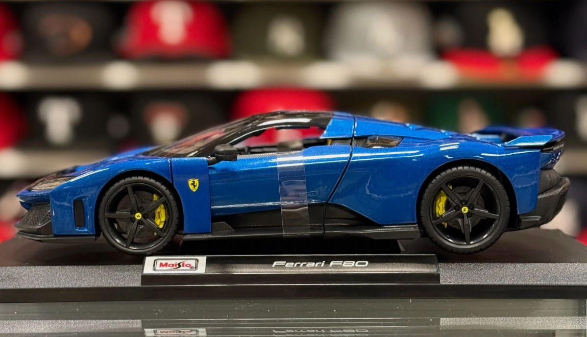 1/18 Maisto Ferrari F80 (Blue) Diecast Car Model