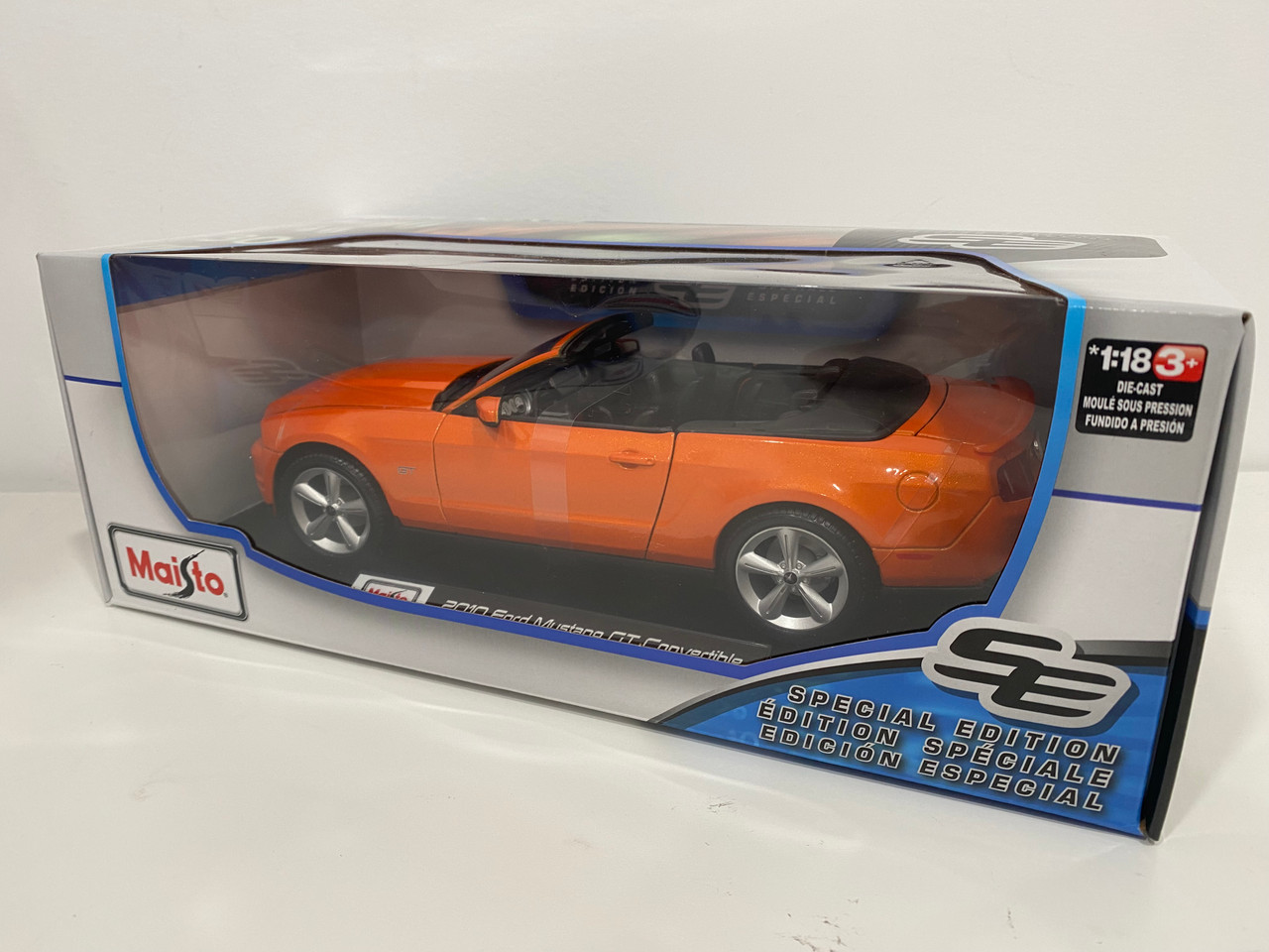 1/18 Maisto 2010 Ford Mustang GT Convertible (Orange) Diecast Car Model