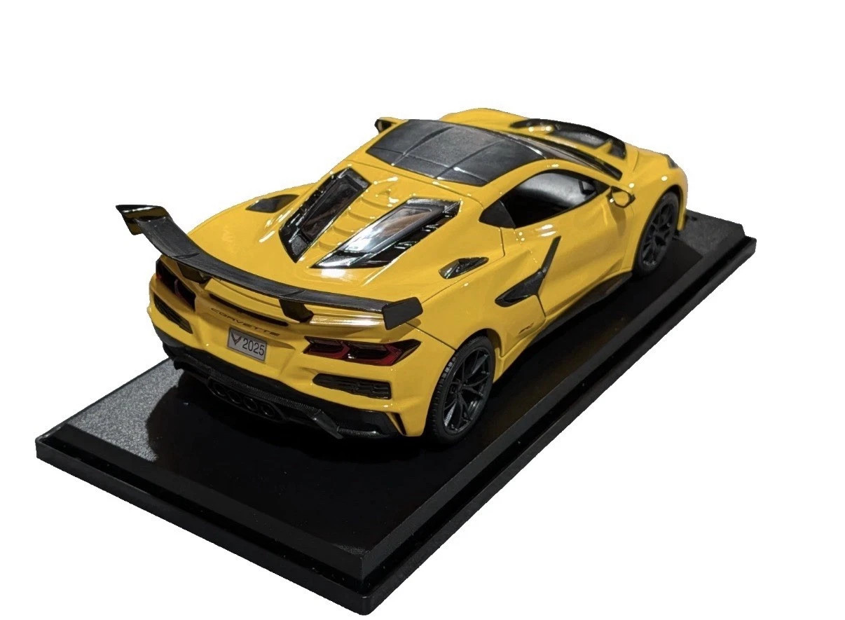 1/18 Maisto Chevrolet Corvette C8 ZR1 Coupe (Yellow) Diecast Car
