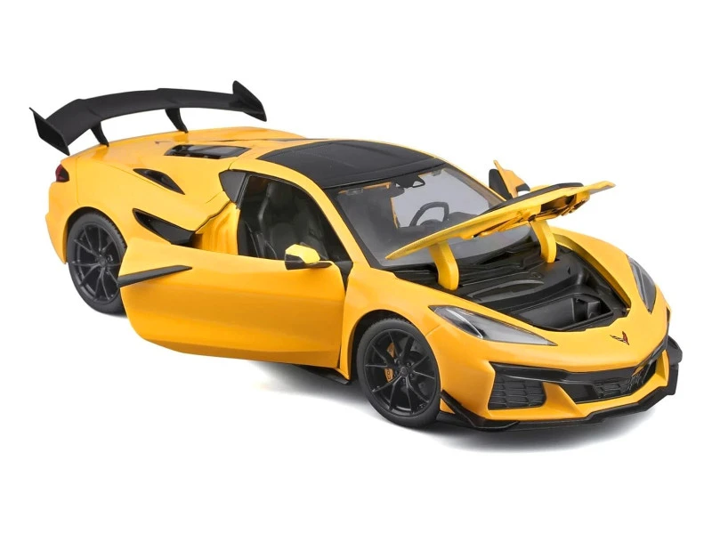 1/18 Maisto Chevrolet Corvette C8 ZR1 Coupe (Yellow) Diecast Car Model