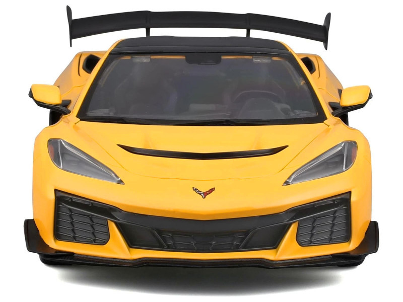 1/18 Maisto Chevrolet Corvette C8 ZR1 Coupe (Yellow) Diecast Car